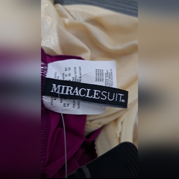 Miraclesuit Solid Dazzle Underwire Tankini Swim Top - Picture 7 of 8